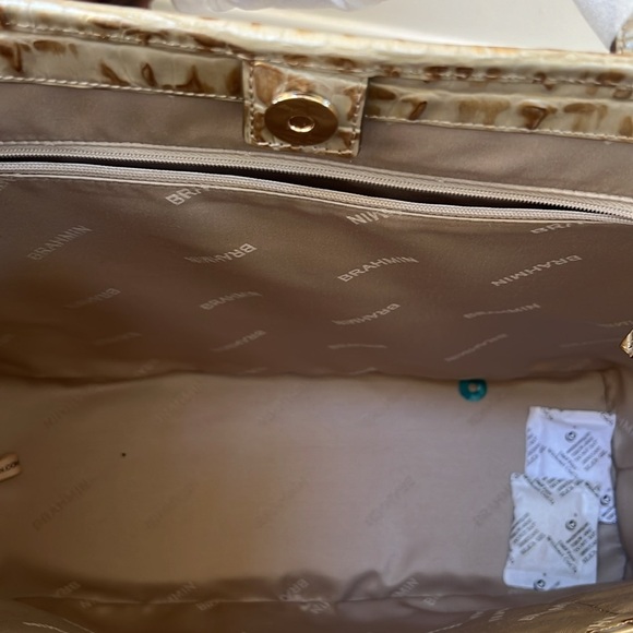 New! Brahmin medium julian la scala gold croc embossed bag. - Picture 6 of 10